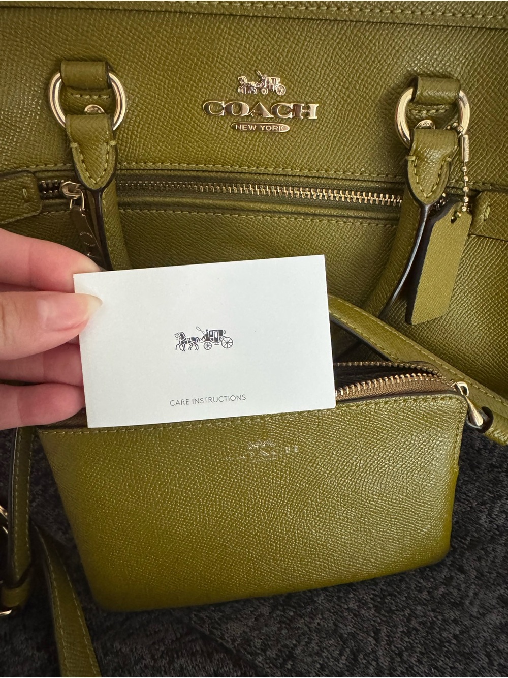 Coach Olive Crossbody Bag with Matching Wristlet - Picture 2 of 4